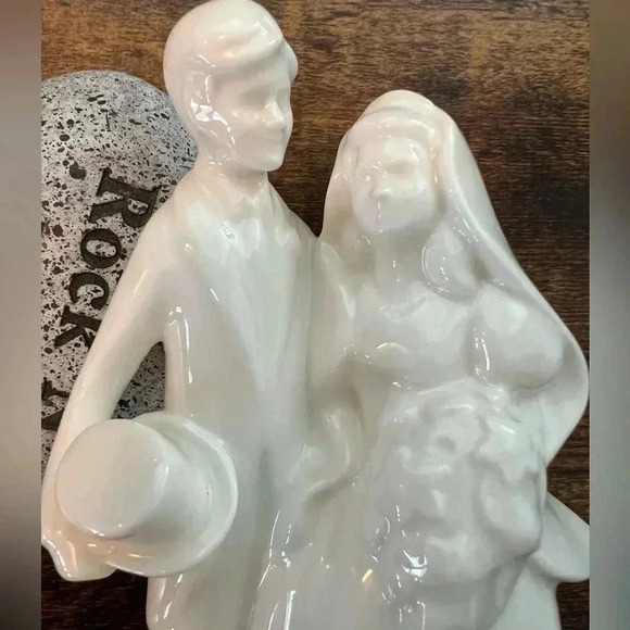 VINTAGE: Royal Doulton Images | Bride and Groom. - Picture 12 of 12